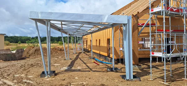 Mairie de Yèbles — Auvent métallique — photo 1